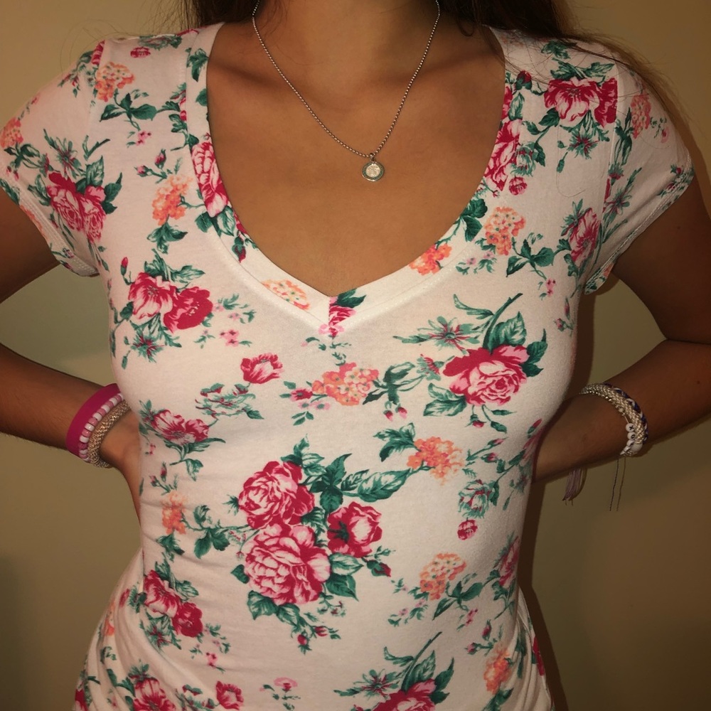 White floral short sleeved t-shirt